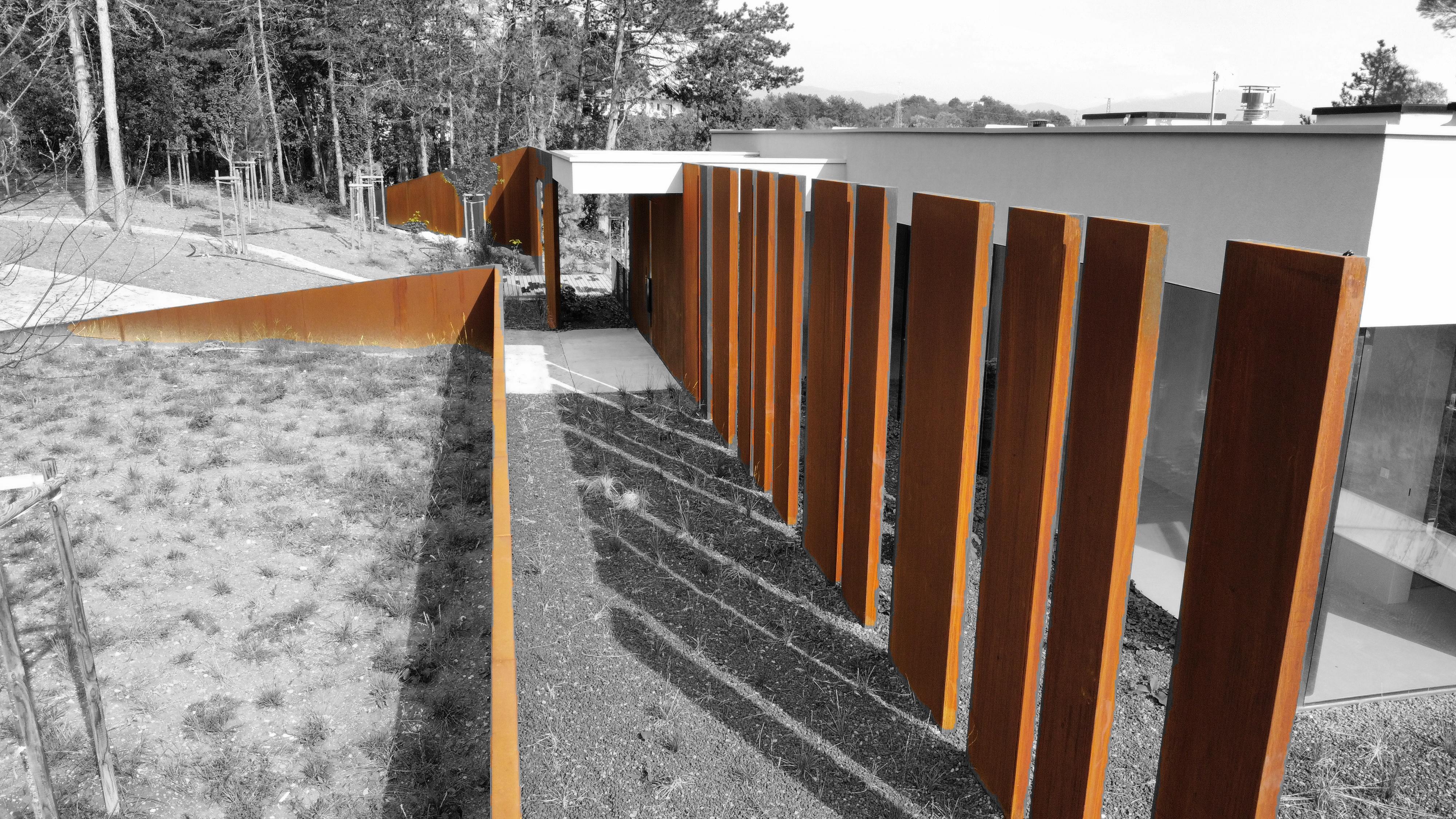 Corten steel vertical fins approach path — Atelier Corten process